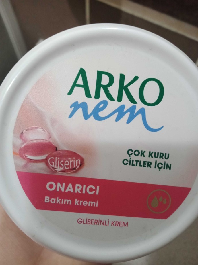 Sizce bu krem yüze sürülür mü, yan etki yapar mı sivilce vs?