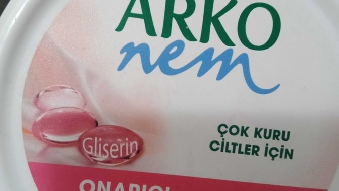 Sizce bu krem yüze sürülür mü, yan etki yapar mı sivilce vs?