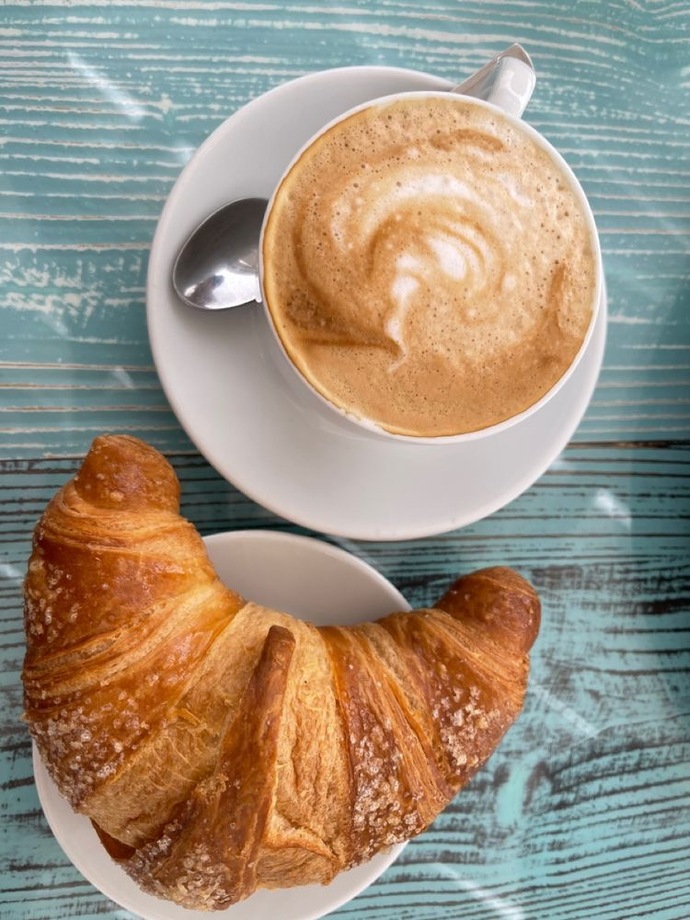 Sabah sabah canım kruvasan 🥐 çekti. Sever misiniz?