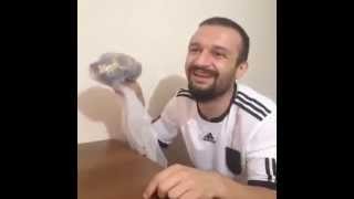 23 yaşındayım, üzerime bir arabam ve bir evim var. Sizin maddi olarak neleriniz var?