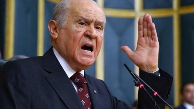 Bahçeli 'istifa' sloganı için tribünleri hedef aldı: Ya önlem alın ya maçlar seyircisiz oynansın. Siz ne düşünüyorsunuz?