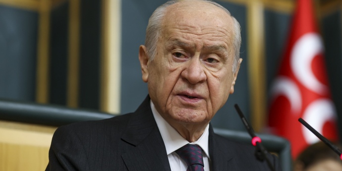 Hükümet İstifa diye bağırılınca Devlet Bahçeli Beşiktaş üyeliğinden istifa etti. Beşiktaş camiası için bu bir kayıp mı?