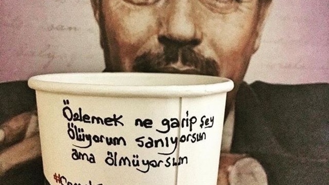 Şiirle aranız nasıl? Dinlemeyi mi daha çok seversiniz yoksa okumayı mı?