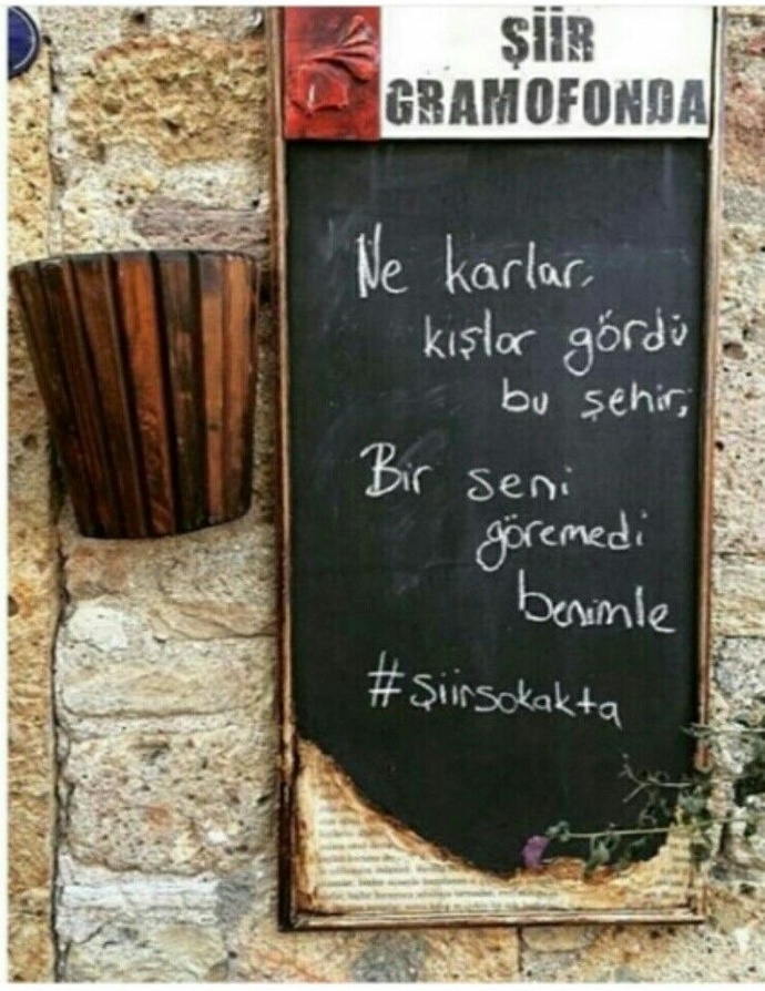Şiiri sokakta görmek hoşunuza gidiyor mu?