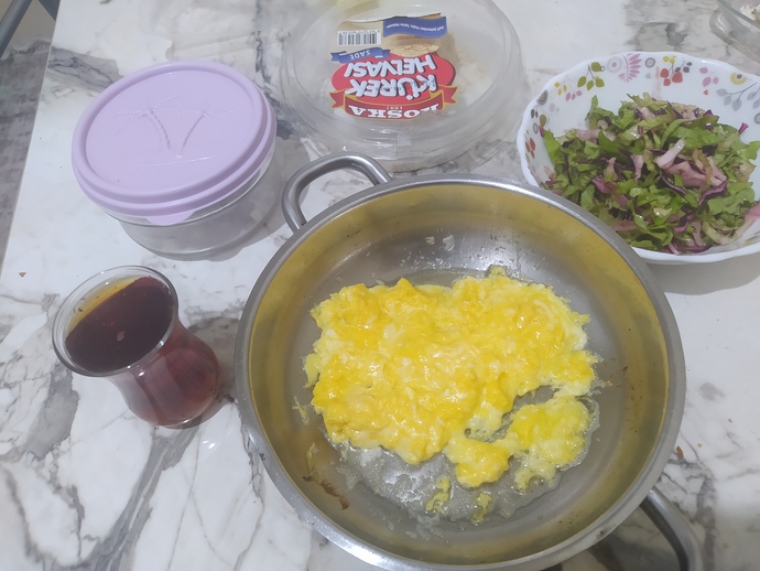 Yalnız yaşıyorum ama yediklerim ortada. Aile evine mi döneyim, ne yapayım?
