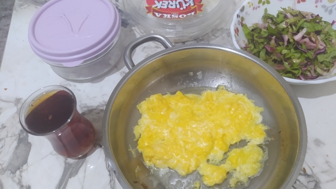 Yalnız yaşıyorum ama yediklerim ortada. Aile evine mi döneyim, ne yapayım?