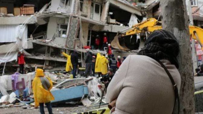 Depreme Hatay'da yakalandım, saat 04:17'den önce uyuyamıyorum. Her gün deprem saatinden sonra uyuma sorununu nasıl çözerim?
