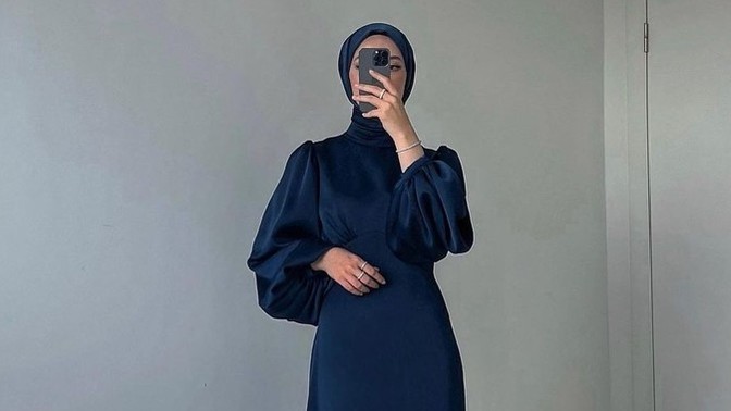 Söz için kıyafet bakıyorum, kararsız kaldım. Sizce hangisi güzel?