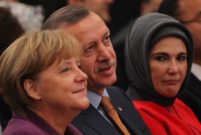 Eşinizi iş arkadaşından kıskanır mıydınız?