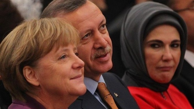 Eşinizi iş arkadaşından kıskanır mıydınız?