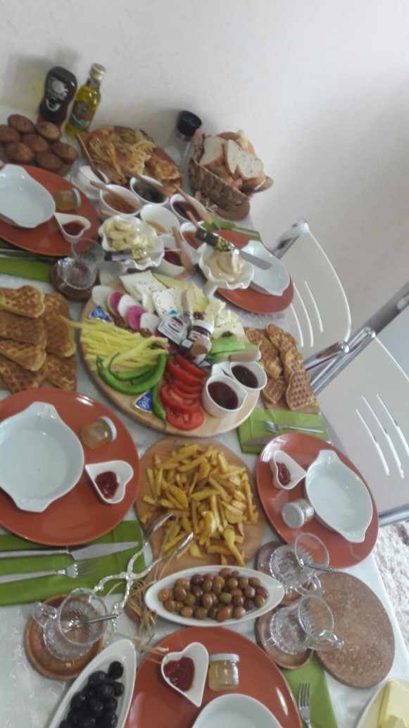 Bugün kahvaltıda ne var, ne yiyorsunuz?
