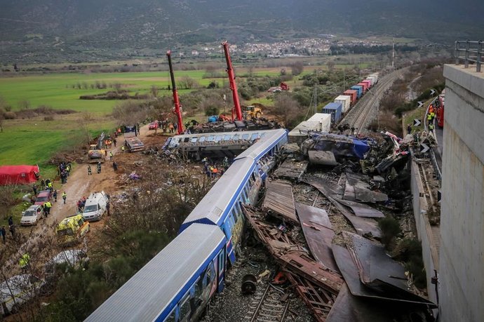 Yunanistan’da tren faciasının ardından Ulaştırma Bakanı istifa etmiş. İstifa etmesi doğru olan mı?