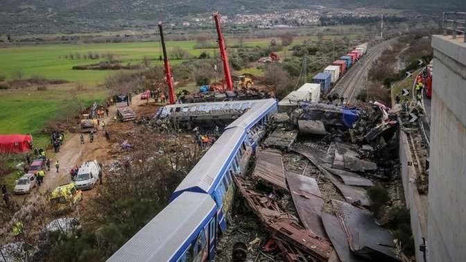 Yunanistan’da tren faciasının ardından Ulaştırma Bakanı istifa etmiş. İstifa etmesi doğru olan mı?