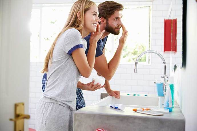 Evlenince kadınlar mı yoksa erkekler mi daha çok bakımsızlaşıyor?