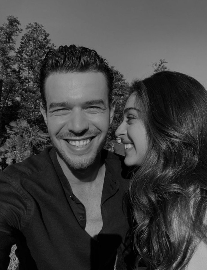 Kadınlar kendilerini güldüren erkeklerden mi hoşlanır yoksa hoşlandıkları erkeğe mi gülerler?