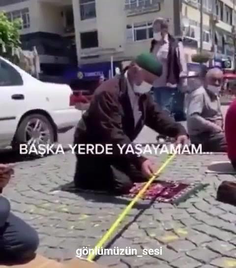 Sevgilin olunca arkadaşlarınla arana mesafe koyar mısın?