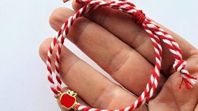 Marteniçka (Mart  bilekliği) çözülmüş, düğüm attım. Dileğim kabul olmayacak mı?