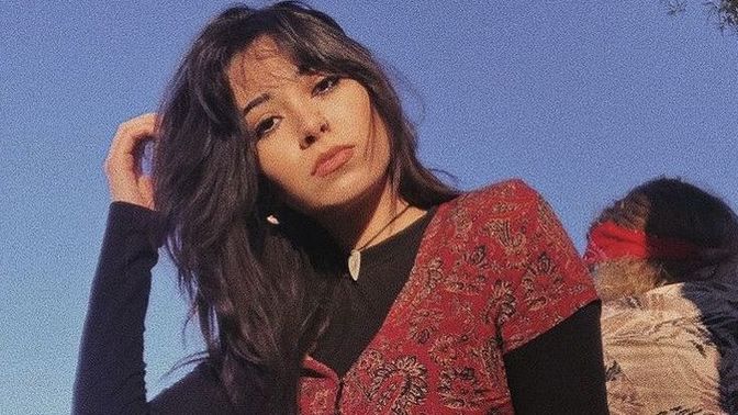 Elbiselerin içine uzun kol giyiniyorum. Rüküş mü duruyor güzel mi?