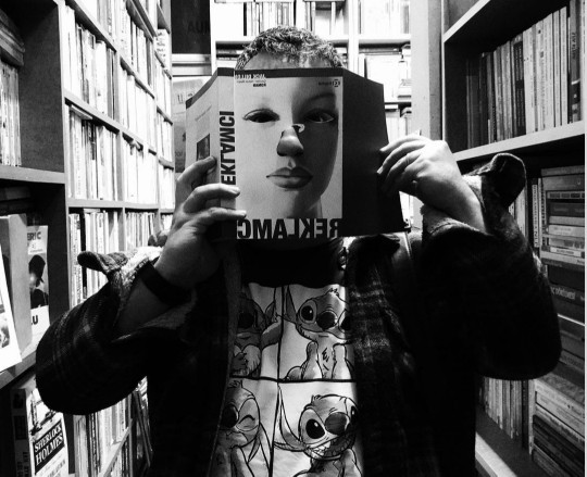 Kitap okumadığı zaman kendini eksik hisseden var mı?