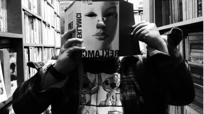 Kitap okumadığı zaman kendini eksik hisseden var mı?