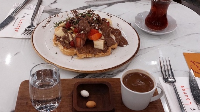 Waffle'in yanında çay mı, kahve mi içilir?