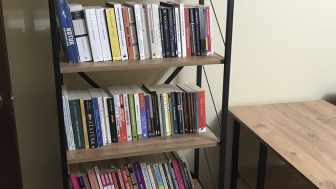 Yeni kitaplık aldım. Kalitesiz mi duruyor?