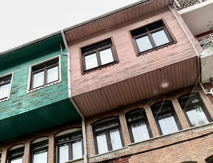 Çocukluğun nerede ve nasıl geçti?