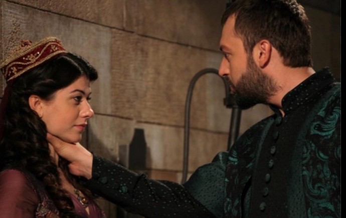 Sizce en çok yakışan dizi/film ikilisi kim?