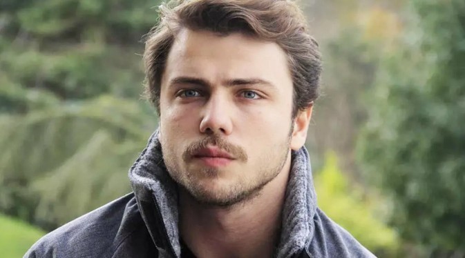 İzlediğim dizilerdeki adamlara aşık oluyorum, normal mi?