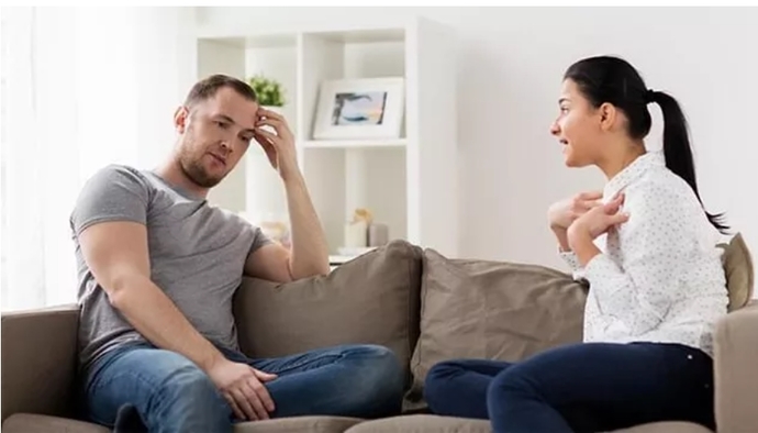 Sevgilinin karşı cinsten yakın arkadaşları olması seni rahatsız eder mi?