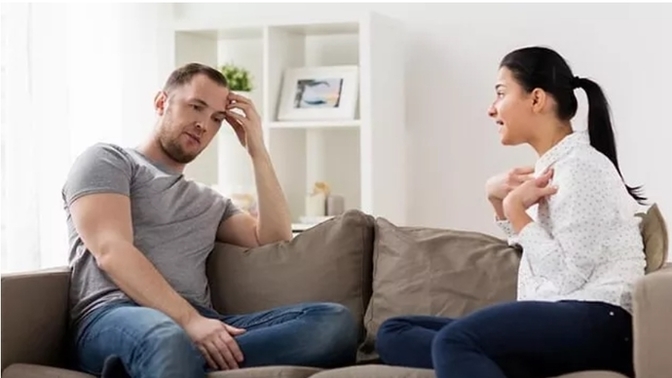 Sevgilinin karşı cinsten yakın arkadaşları olması seni rahatsız eder mi?