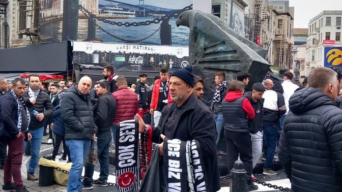 Sizi ne kadar üzse de vazgeçemediğiniz bir şey var mı?