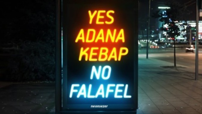 Vejetaryen sevgilinizin yanında kebap yiyebilir misiniz?