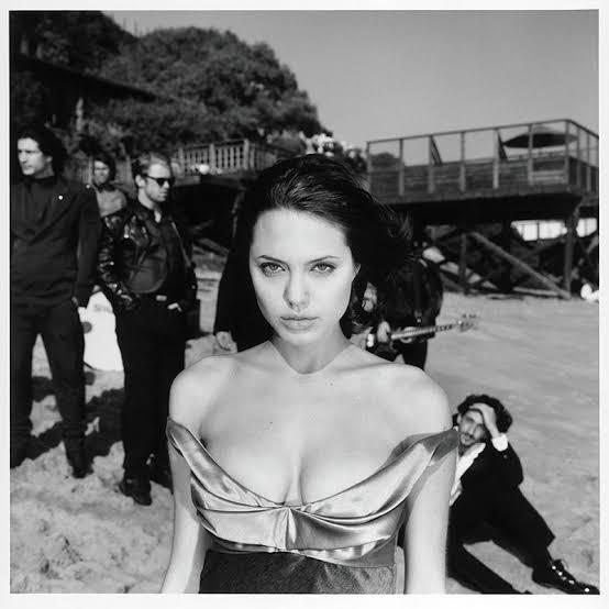 Angelina Jolie’yi beğeniyor musunuz güzel mi?