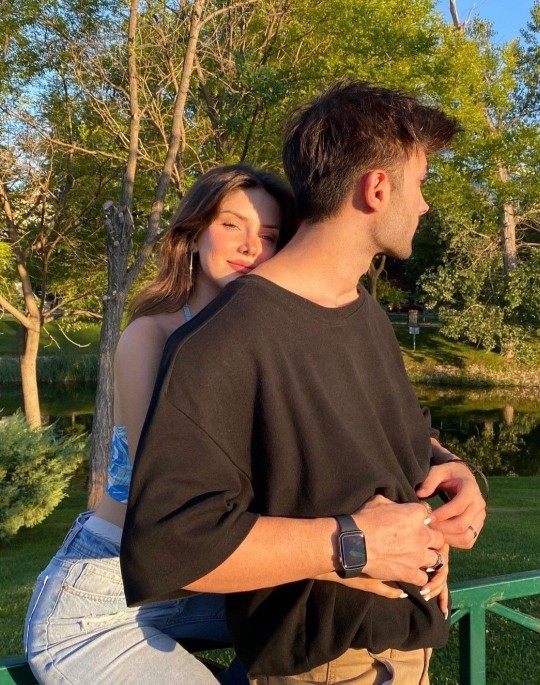 Sevgilinle sürekli temas halinde olman seni rahatsız eder mi?