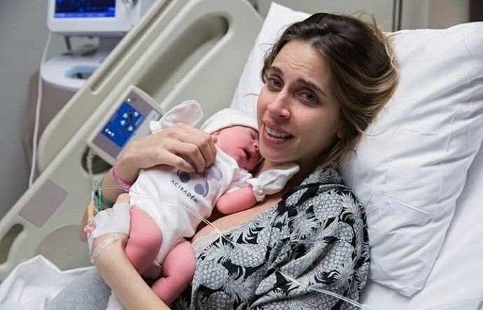 Annelerin doğum yaparken ziyaretçi istememeleri hak değil mi?
