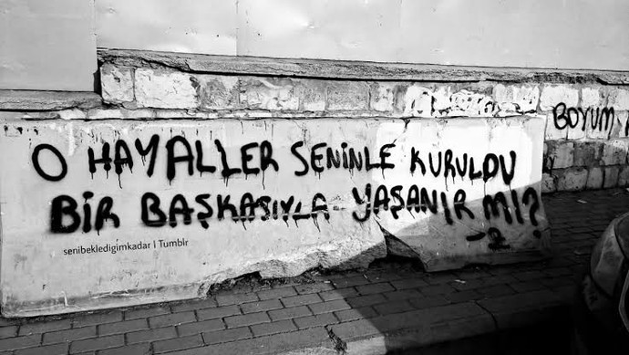 Duvara yazı yazacak olsan, ne yazardın?