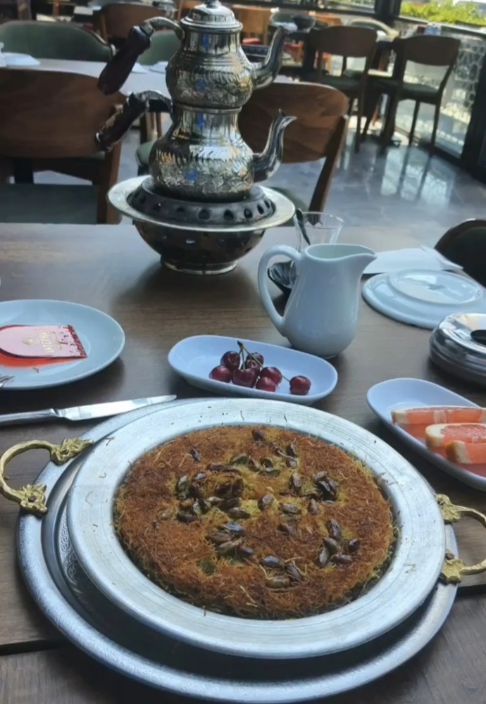 Künefe sever misin, künefe yemenin saati olur mu?