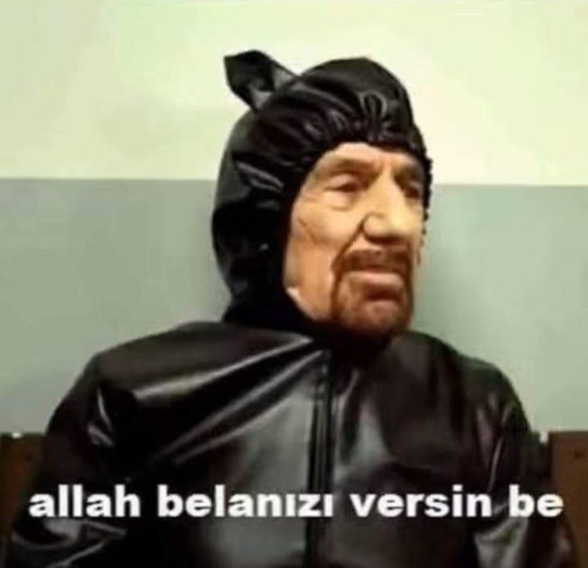 Sevgilim kucağında oturmamı istedi ne diyor bu?