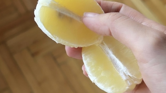 Limonu portakal gibi soyup yiyen var mı?