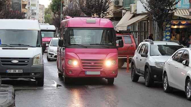 Erkekler minibüste kadınlara yer vermeli mi?