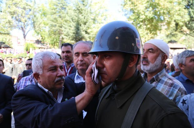 Erkeklerin neden ağlamadığı düşünülüyor?