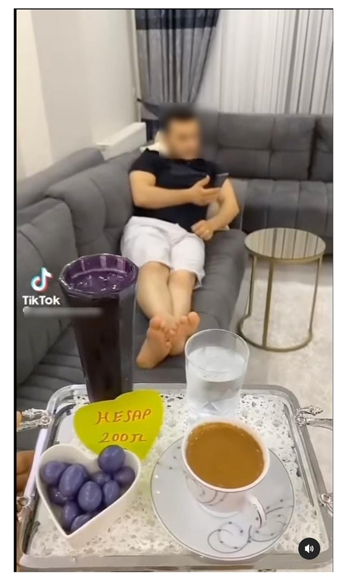 Bu kafada bir eşiniz var. Ondan utanır mıydınız?