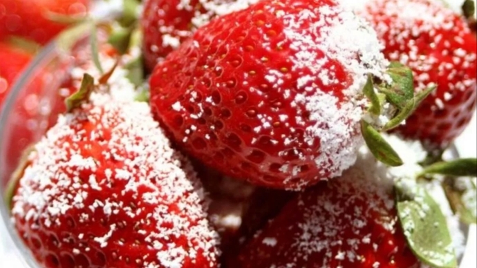 Çileği boş mu yersiniz yoksa pudra şekerine banarak mı 🍓🍓?
