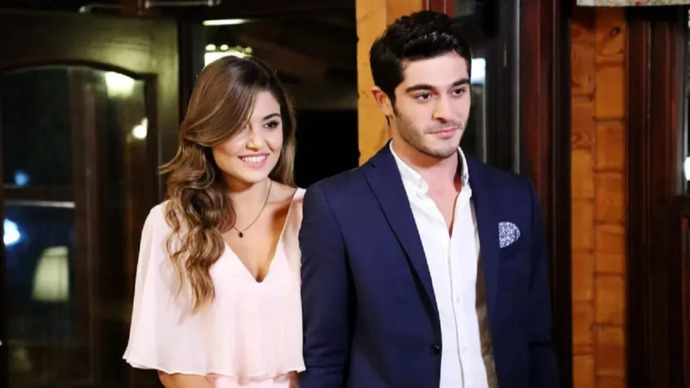 Hande Erçel ve Burak Denizden İki Yabancı dizisi geliyor. İzleyecek misiniz?