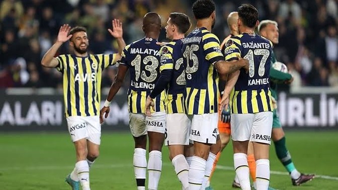 Fenerbahçe Sevilla deplasmanında! Sizce maçın sonucu ne olur?