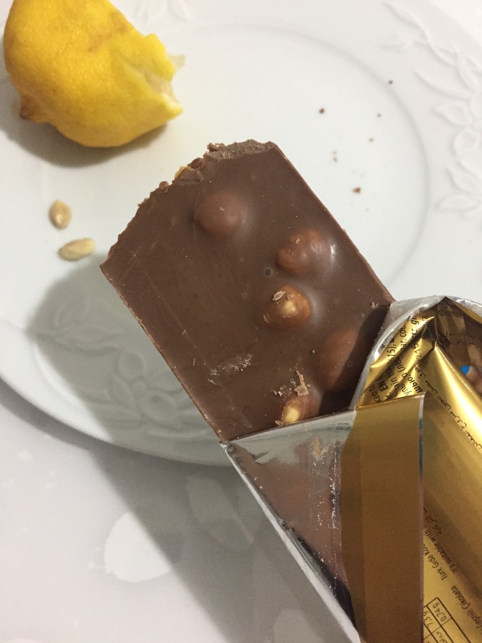 Çay yanına kuruyemiş mi, kurabiye mi tercih edersin?