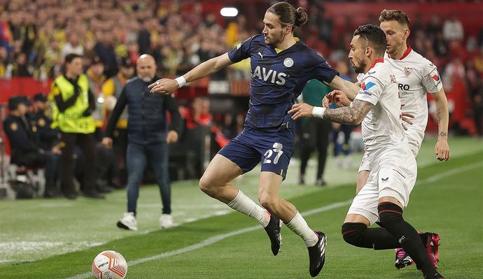 UEFA Avrupa liginde Fenerbahçe, Sevilla deplasmanında 2-0 yenildi! Maçı nasıl buldunuz?