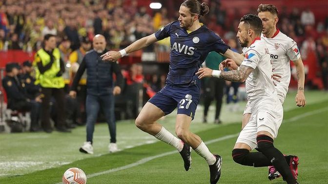 UEFA Avrupa liginde Fenerbahçe, Sevilla deplasmanında 2-0 yenildi! Maçı nasıl buldunuz?