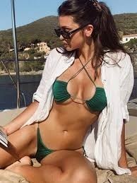 Sizce hangi bikini daha güzel ?
